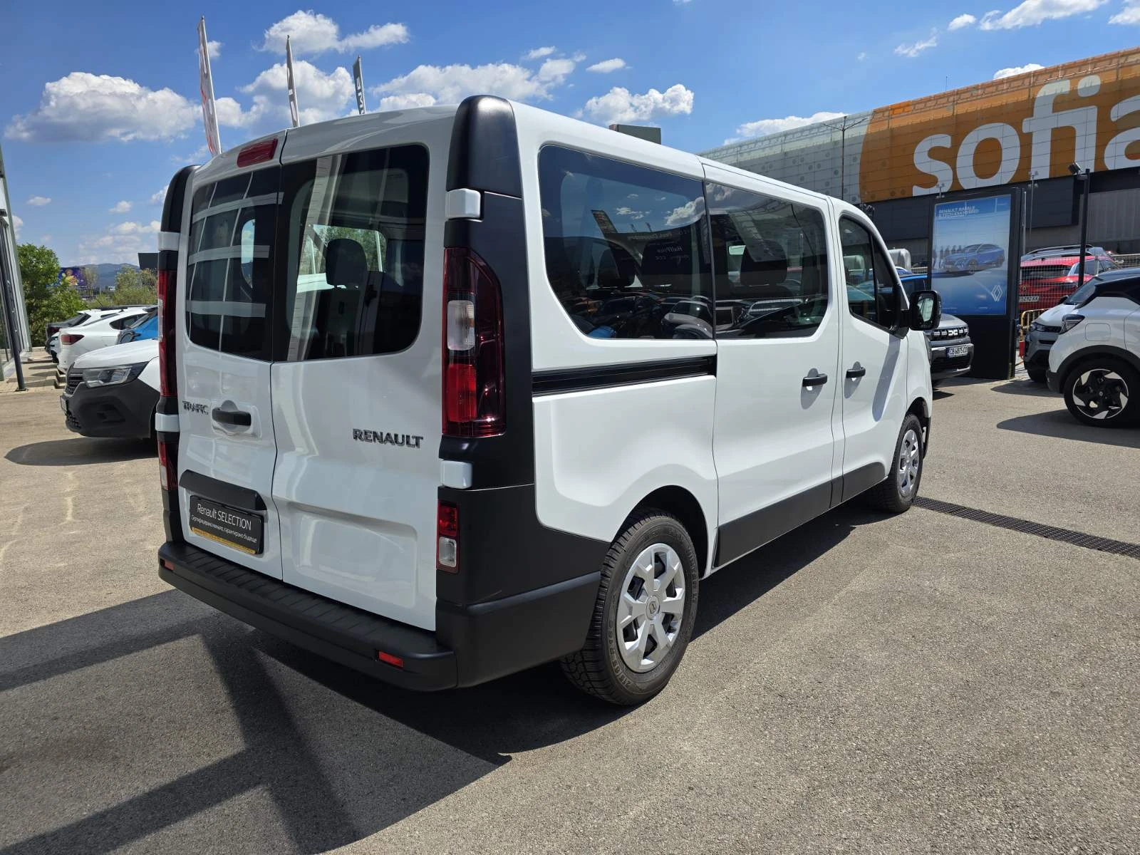 Renault Trafic 2.0 dCi 110hp 8+ 1, снимка 5 - Бусове и автобуси - 55931662