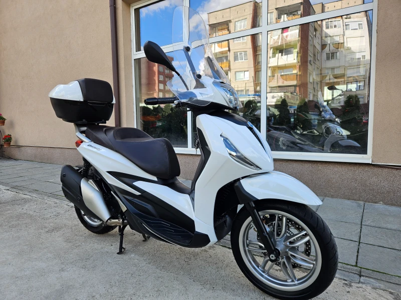 Piaggio Beverly 400ie HPE, ABS-ASR, 03.2022г., снимка 1 - Мотоциклети и мототехника - 47573044