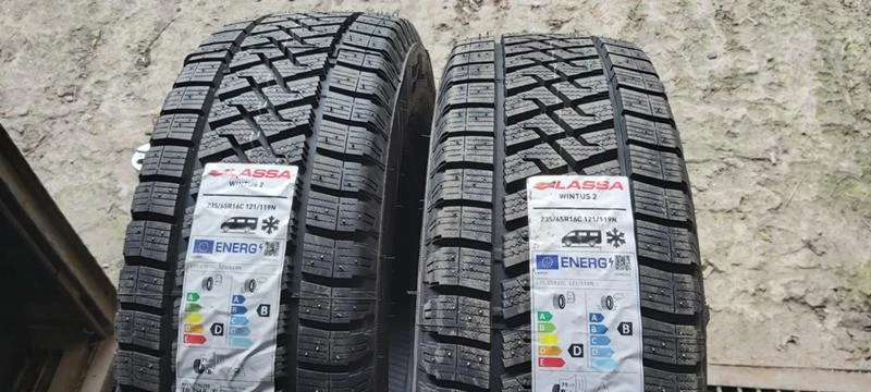 Гуми Зимни 235/65R16, снимка 1 - Гуми и джанти - 35502337