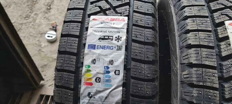 Гуми Зимни 235/65R16, снимка 3 - Гуми и джанти - 35502337