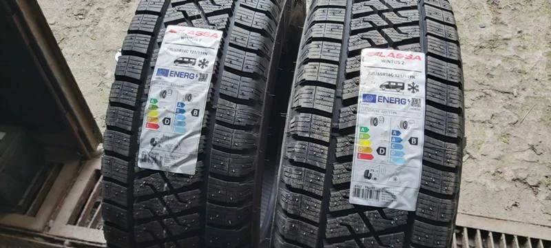 Гуми Зимни 235/65R16, снимка 2 - Гуми и джанти - 35502337