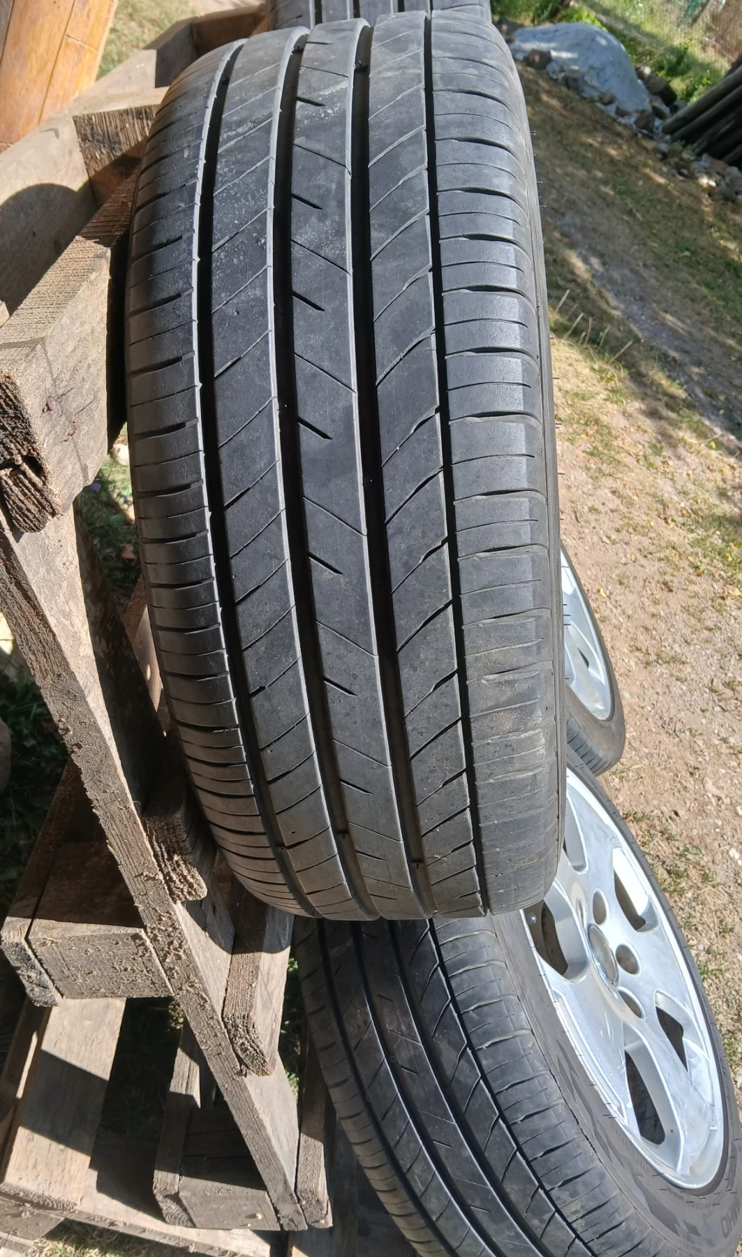 Гуми с джанти Kumho 225/45R17, снимка 2 - Гуми и джанти - 55579524