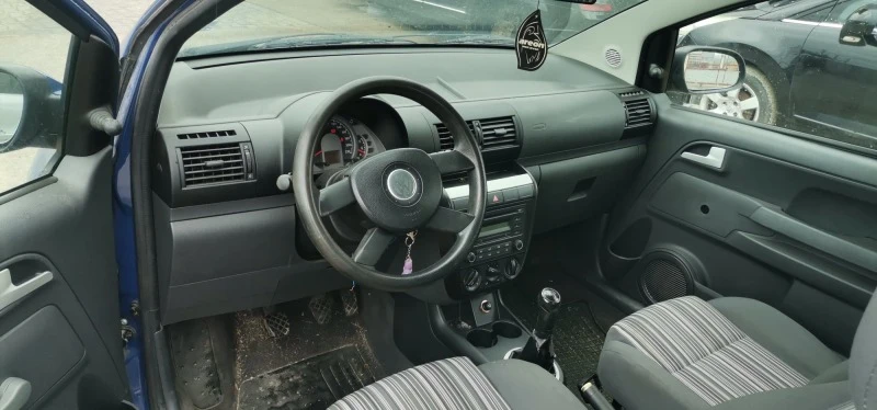 VW Fox 1.2, снимка 7 - Автомобили и джипове - 45671912