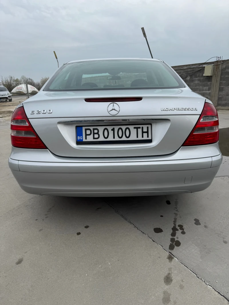 Mercedes-Benz E 200 Kompressor, снимка 4 - Автомобили и джипове - 52384735