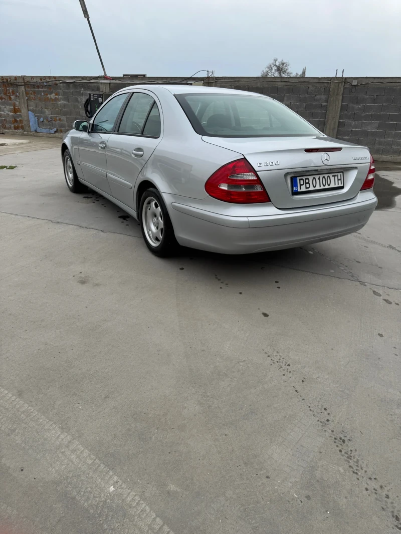 Mercedes-Benz E 200 Kompressor, снимка 3 - Автомобили и джипове - 52384735