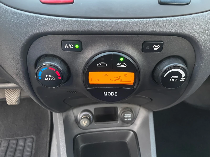 Kia Rio 1.4 I, снимка 14 - Автомобили и джипове - 51259554