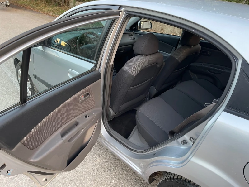 Kia Rio 1.4 I, снимка 9 - Автомобили и джипове - 51259554
