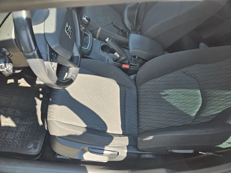 Seat Leon 1.6 tdi style , снимка 4 - Автомобили и джипове - 52426988