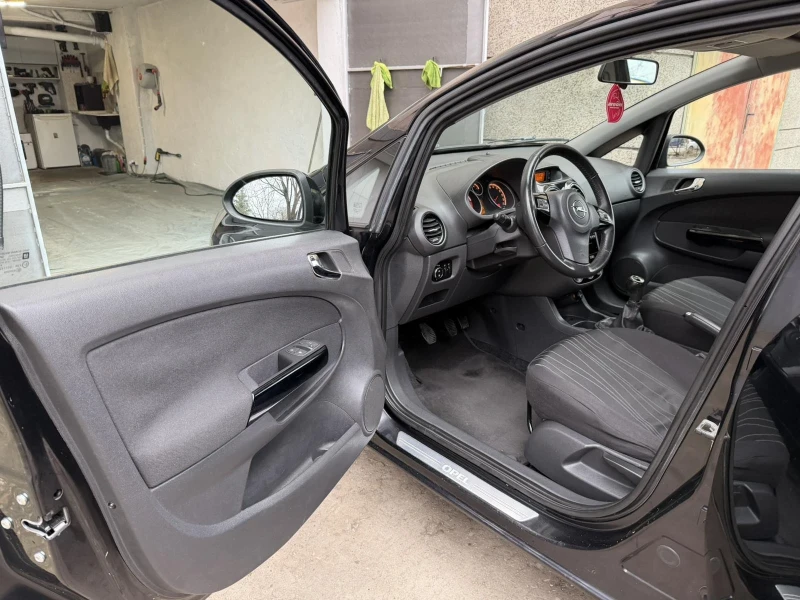 Opel Corsa, снимка 12 - Автомобили и джипове - 53221967