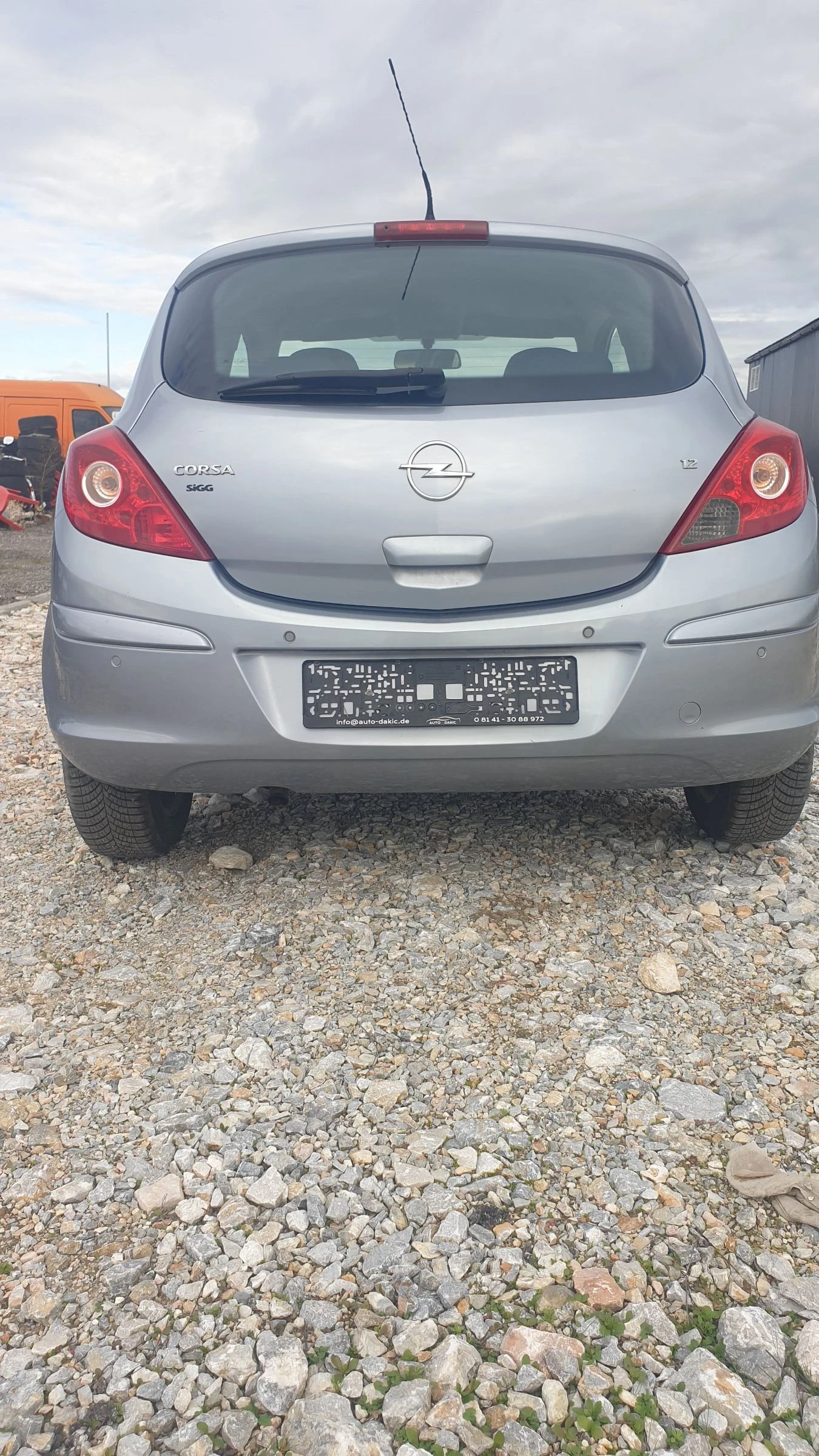 Opel Corsa 1.2 - изображение 6