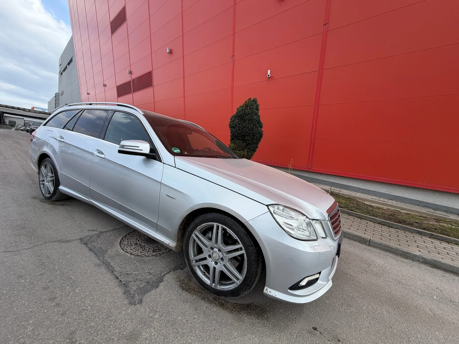 Mercedes-Benz E 350 AMG* LED* ПАНОРАМА, снимка 2 - Автомобили и джипове - 53894060