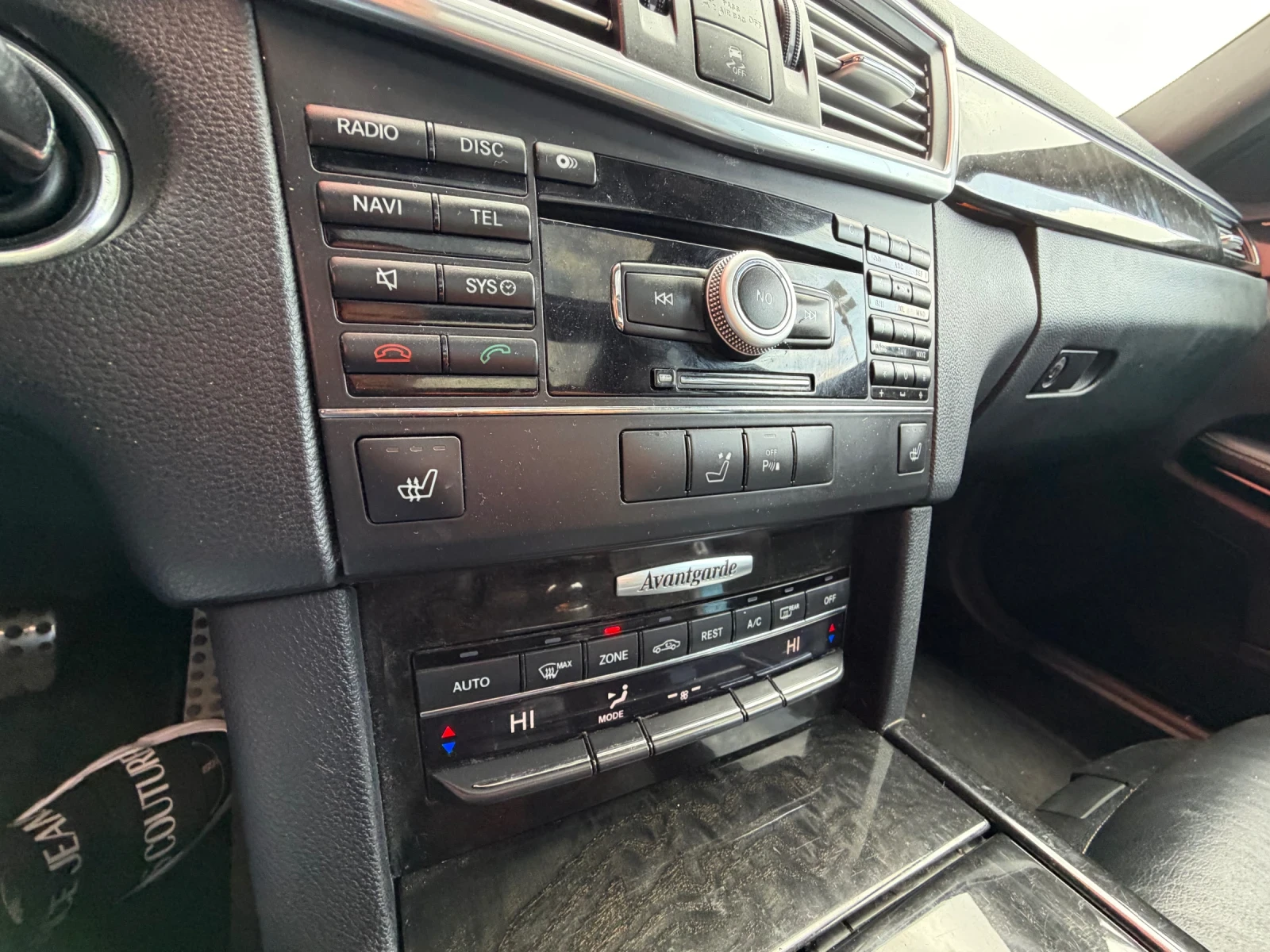 Mercedes-Benz E 350 AMG* LED* ПАНОРАМА, снимка 11 - Автомобили и джипове - 53894060