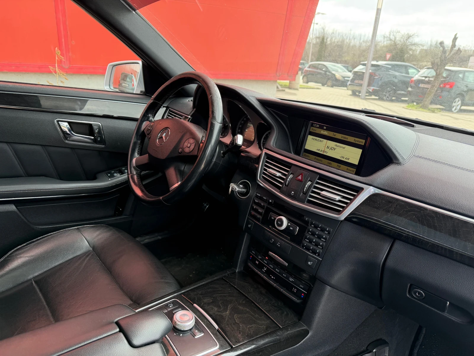 Mercedes-Benz E 350 AMG* LED* ПАНОРАМА, снимка 10 - Автомобили и джипове - 53894060