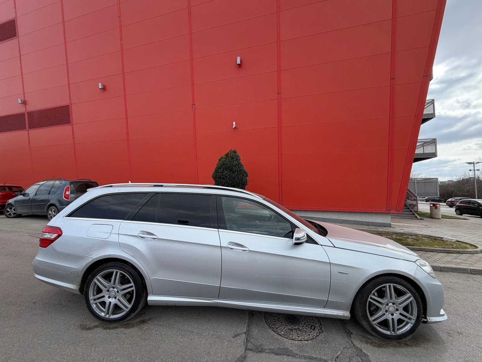 Mercedes-Benz E 350 AMG* LED* ПАНОРАМА, снимка 4 - Автомобили и джипове - 53894060