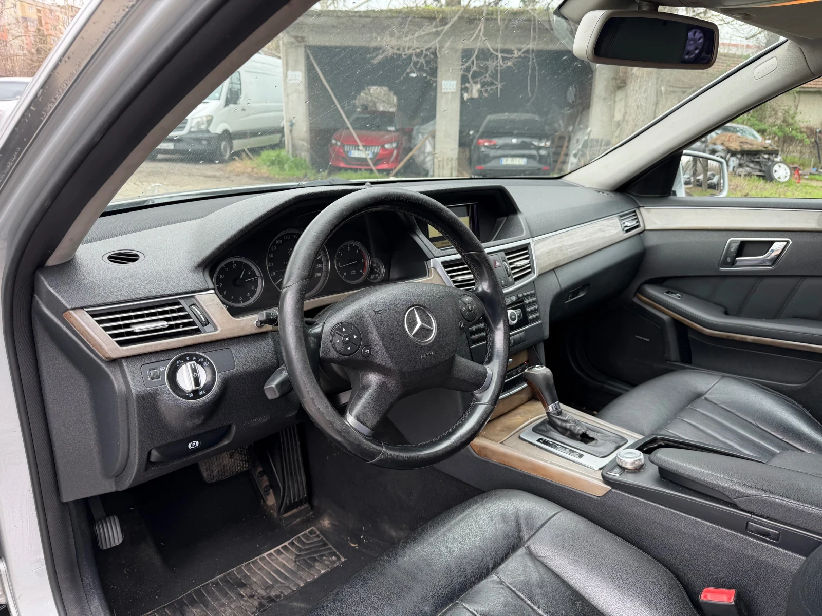 Mercedes-Benz E 220 ШОК* ЦЕНА* 2.2CDI* КОЖА* NAVI* , снимка 14 - Автомобили и джипове - 53894060