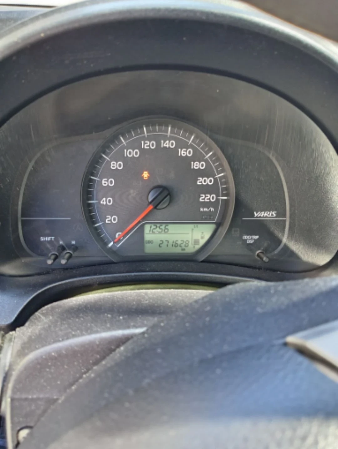 Toyota Yaris 1.0 vvti, снимка 8 - Автомобили и джипове - 54099390