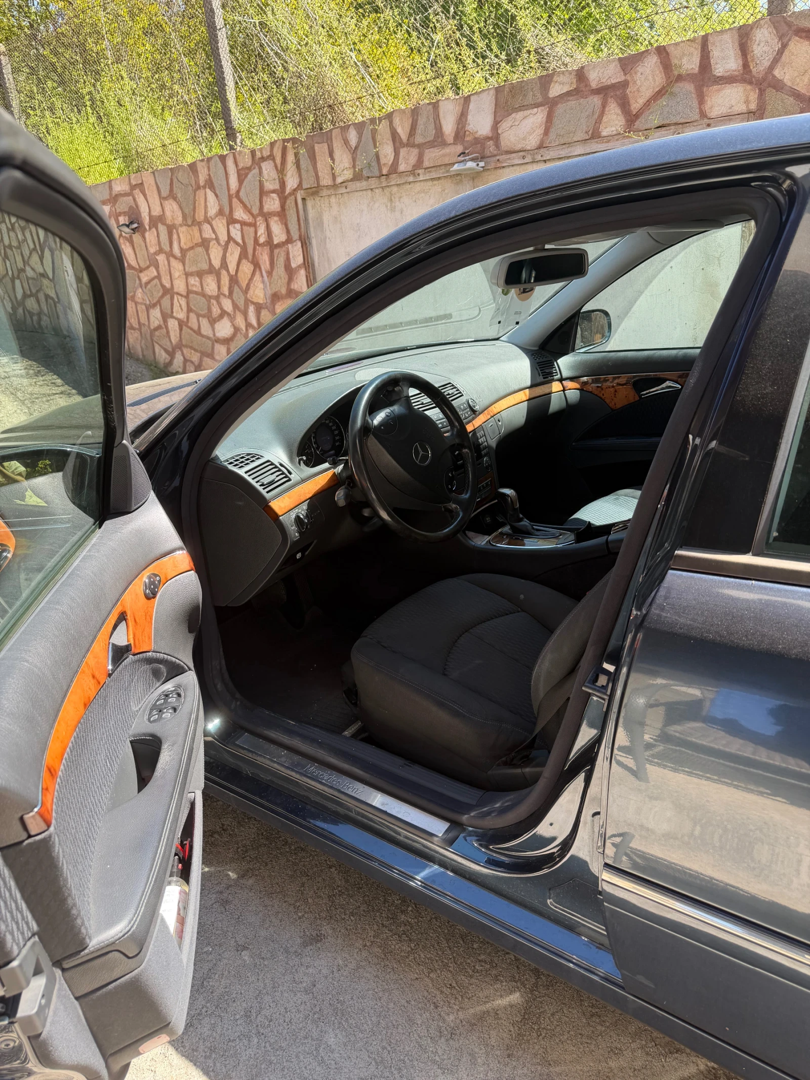 Mercedes-Benz E 220, снимка 4 - Автомобили и джипове - 54311240