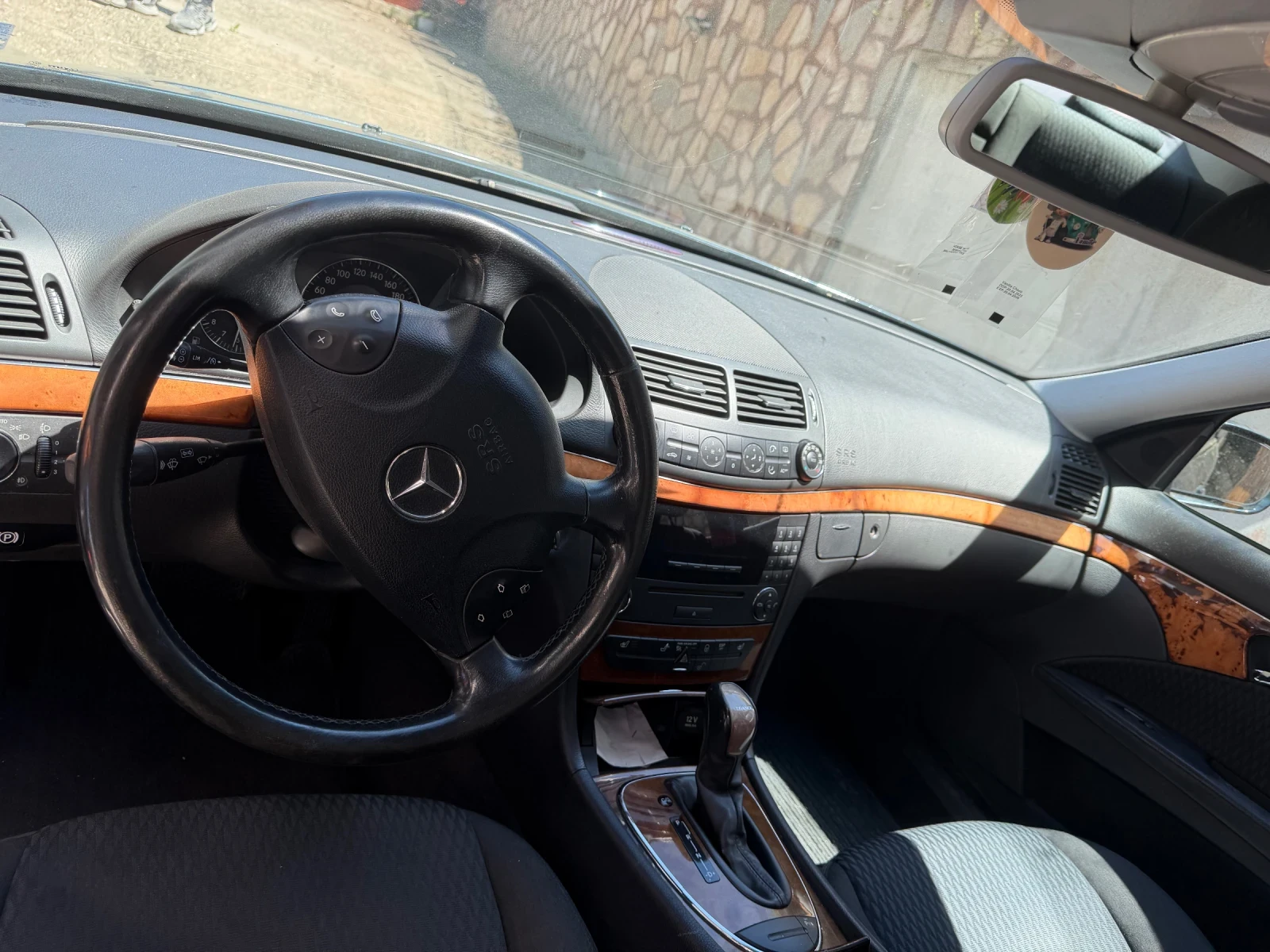 Mercedes-Benz E 220, снимка 5 - Автомобили и джипове - 54311240