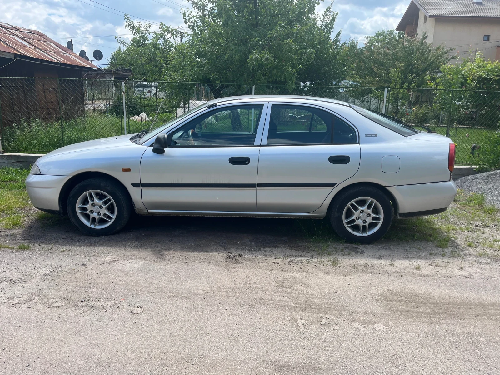Mitsubishi Carisma, снимка 2 - Автомобили и джипове - 54957713