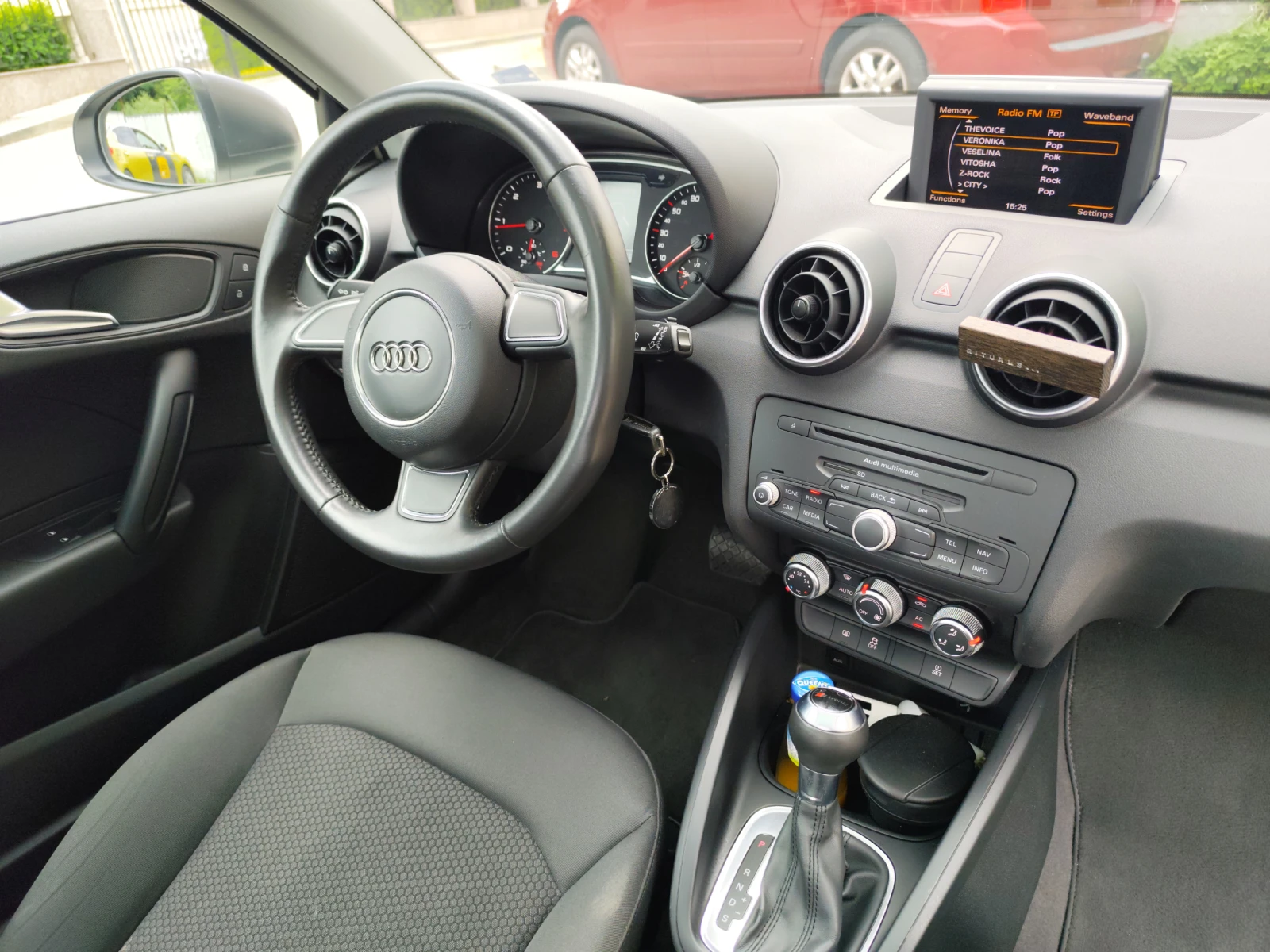 Audi A1 1.6, ЕДИНСТВЕН СОБСТВЕНИК, ГАРАЖНА, ОТ ФРАНЦИЯ, снимка 12 - Автомобили и джипове - 55226664