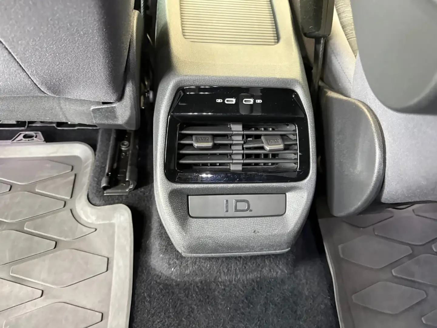 VW ID.4 PRO AWD/FULL/360CAM, снимка 14 - Автомобили и джипове - 55223538