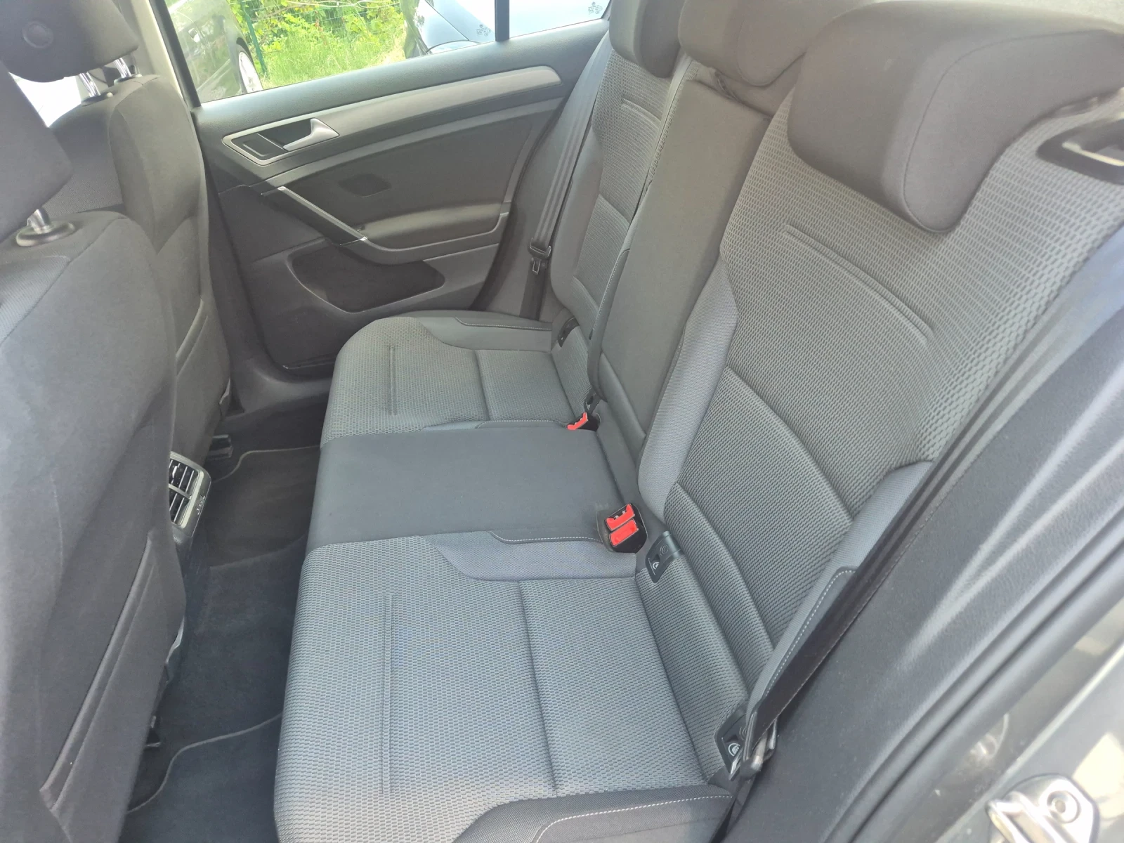 VW Golf VII - 110к.с. ТОП състояние, снимка 10 - Автомобили и джипове - 55324438