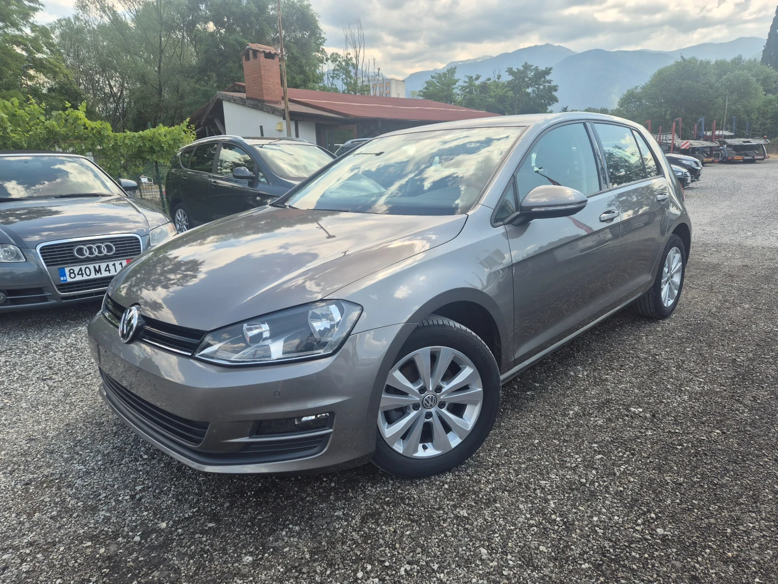 VW Golf VII - 110к.с. ТОП състояние, снимка 2 - Автомобили и джипове - 55324438
