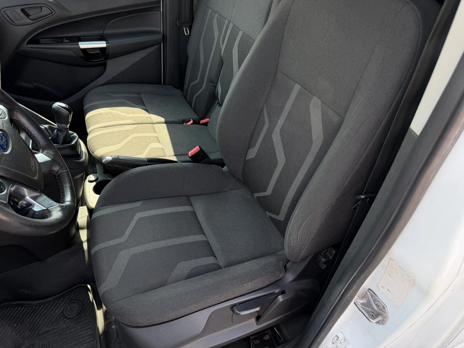 Ford Connect 1.5 TDCI, снимка 11 - Автомобили и джипове - 55363082