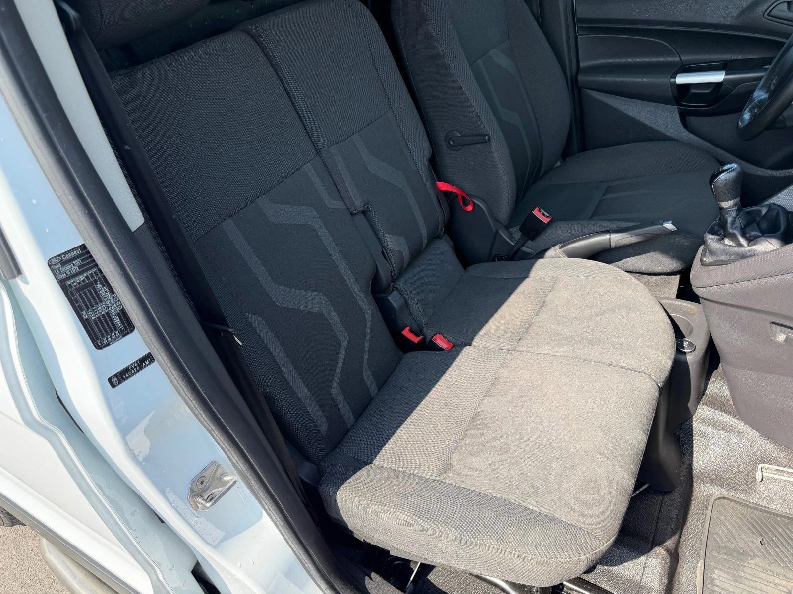 Ford Connect 1.5 TDCI, снимка 8 - Автомобили и джипове - 55363082