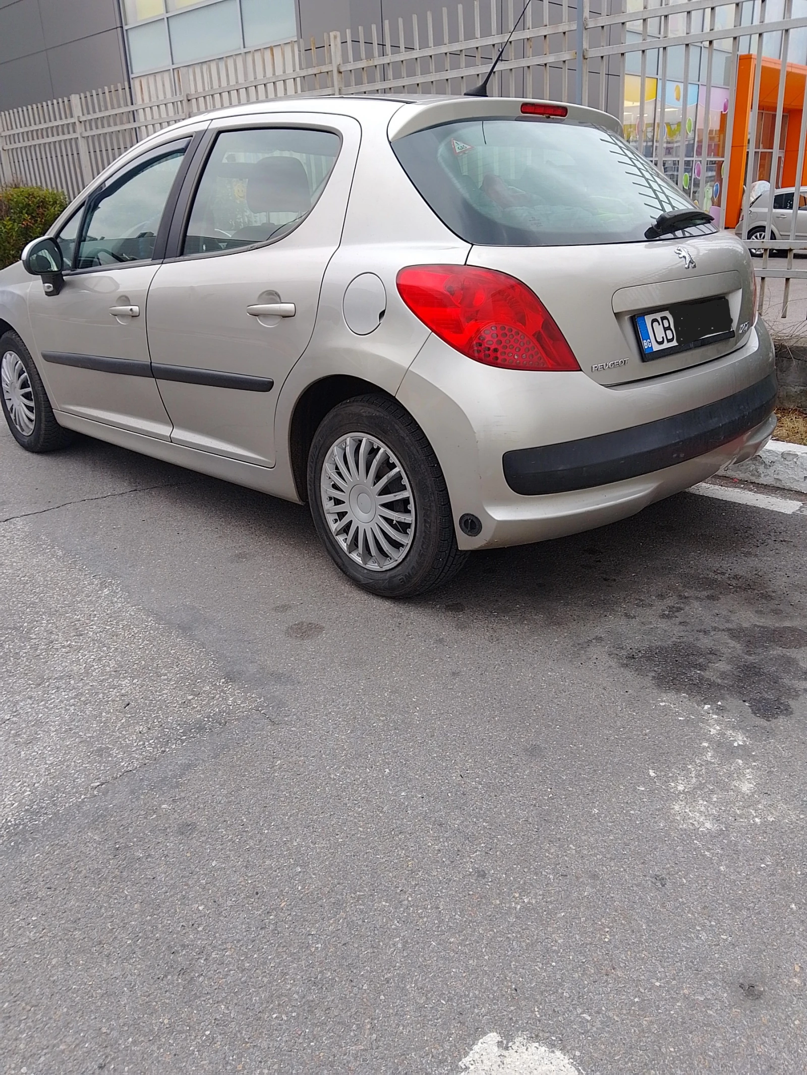 Peugeot 207 1.4 бензин/газ, снимка 13 - Автомобили и джипове - 55401168