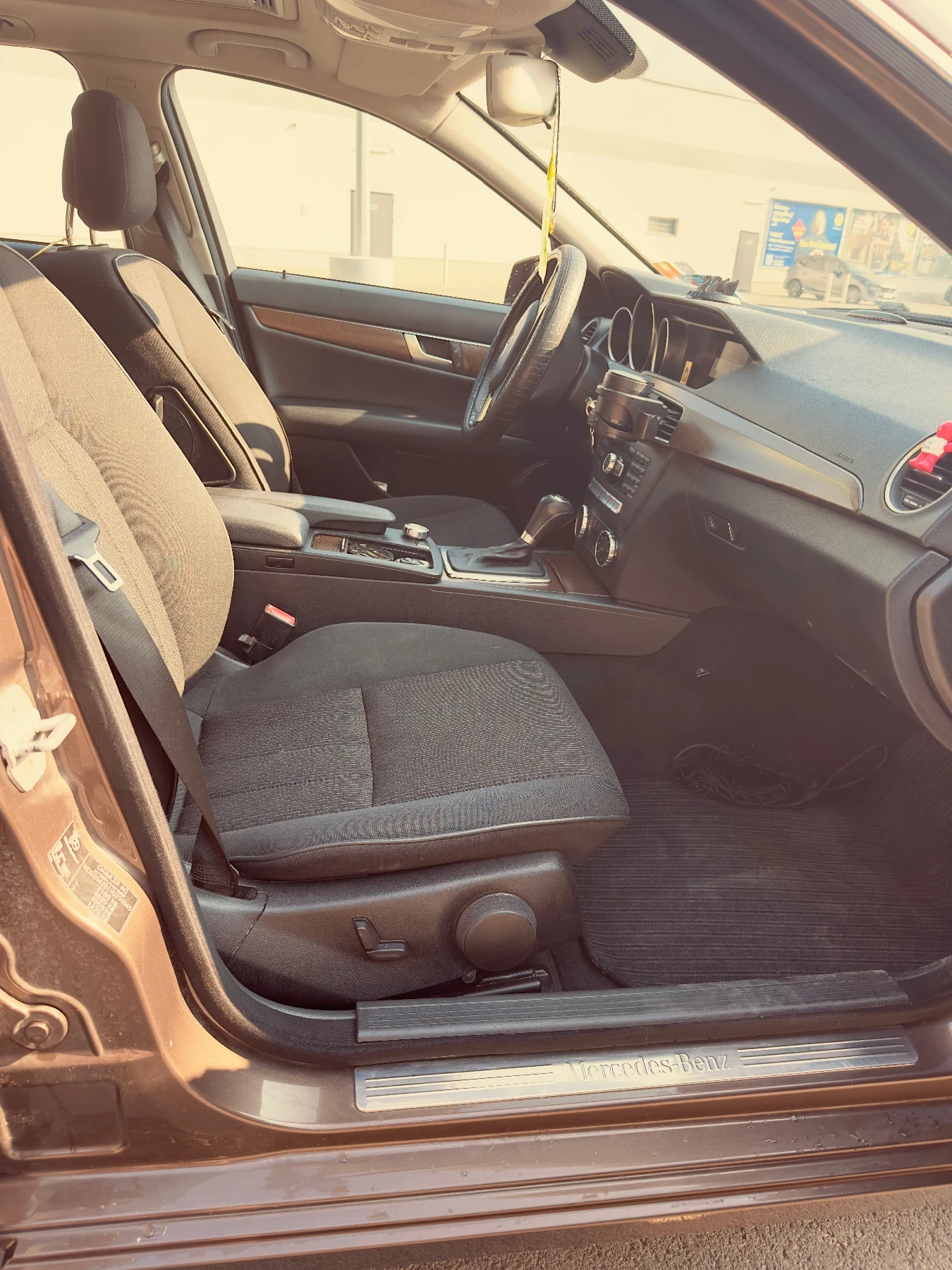 Mercedes-Benz C 200, снимка 9 - Автомобили и джипове - 55605811