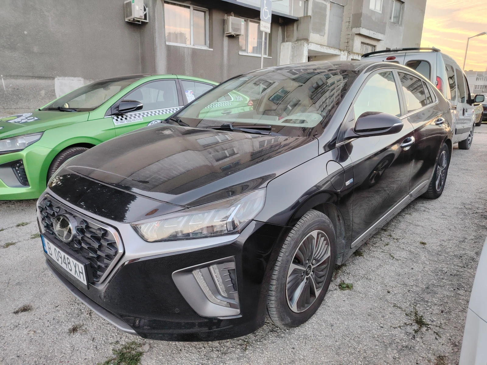 Hyundai Ioniq PLUG-IN, Premium, снимка 3 - Автомобили и джипове - 56334532