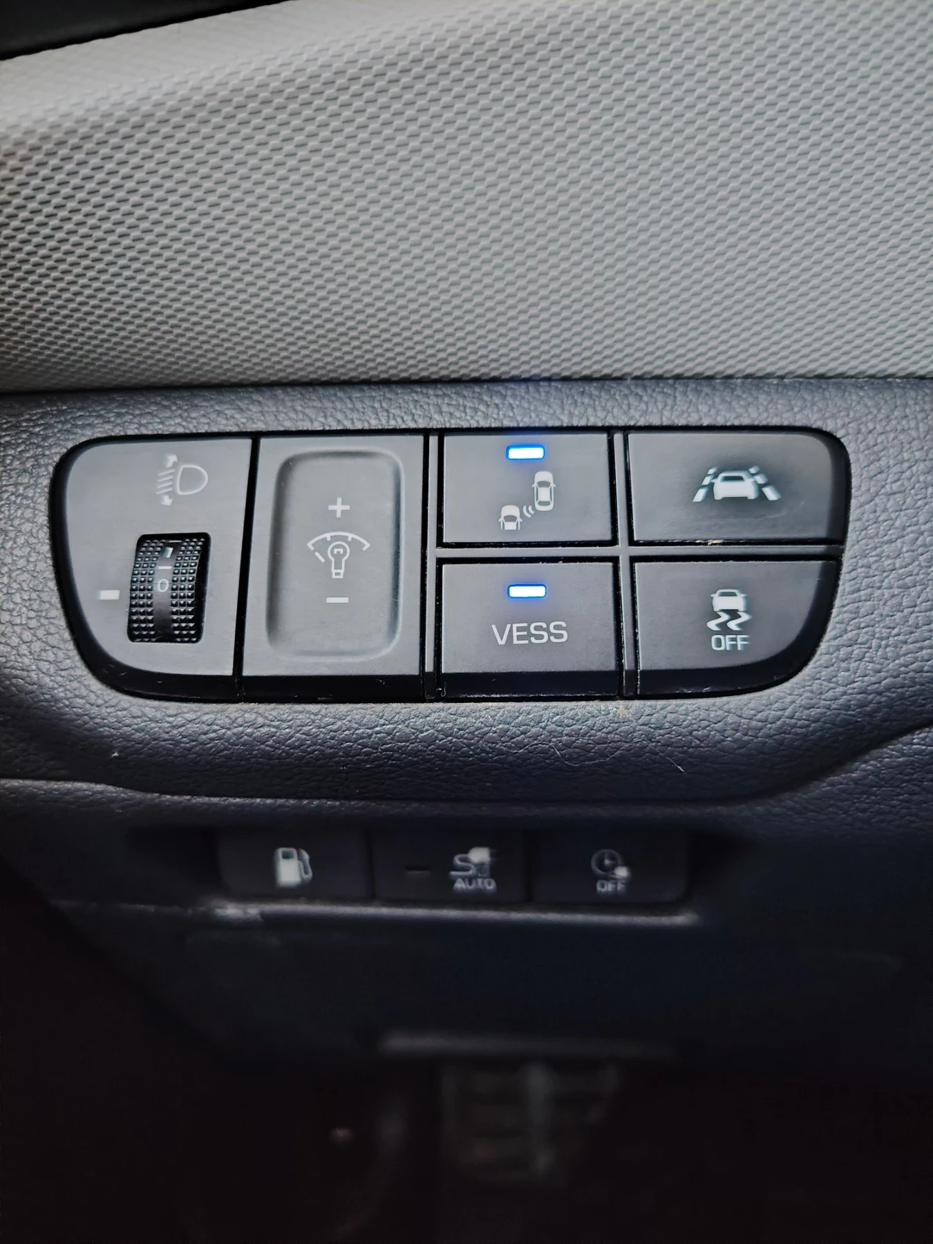 Hyundai Ioniq PLUG-IN, Premium, снимка 11 - Автомобили и джипове - 56334532