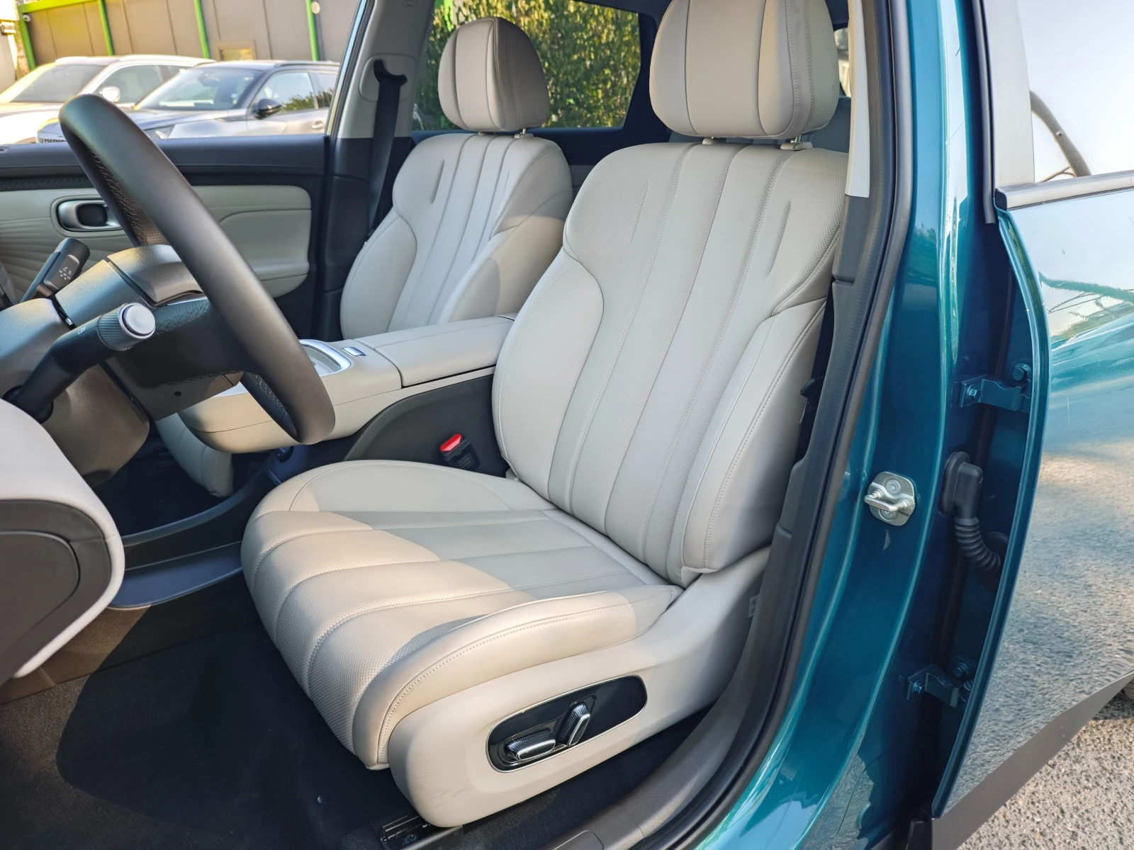 AION Model V, снимка 10 - Автомобили и джипове - 56372414