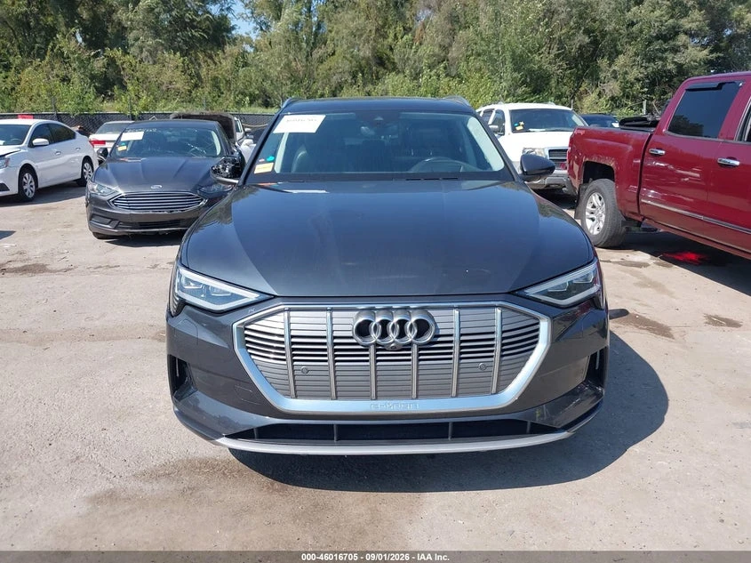Audi E-Tron Premium Plus, снимка 12 - Автомобили и джипове - 56405821
