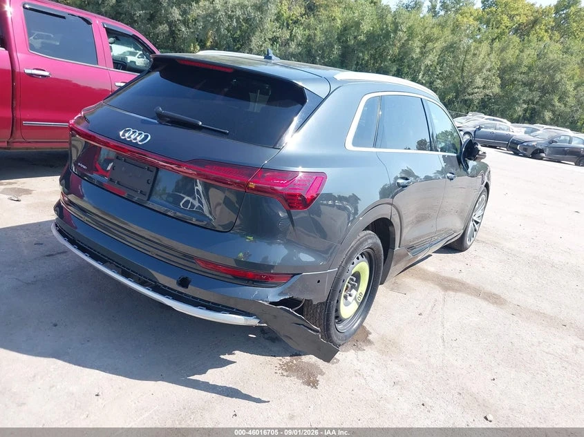Audi E-Tron Premium Plus, снимка 4 - Автомобили и джипове - 56405821