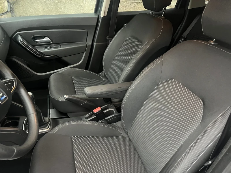 Dacia Duster, снимка 11 - Автомобили и джипове - 53486532