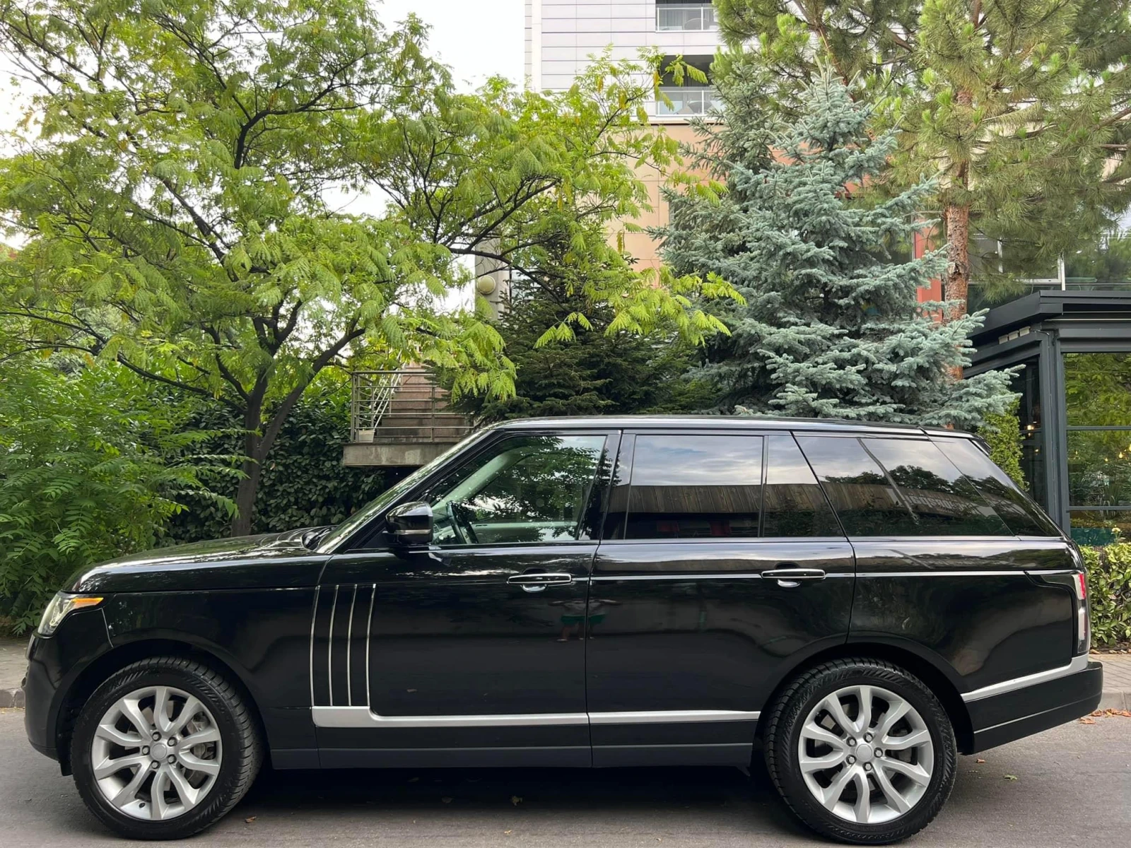 Land Rover Range rover VOGUE 4.4SVD8 AUTOBIOGRAPHY/PANORAMA/VAKUM/TV/FULL - изображение 3