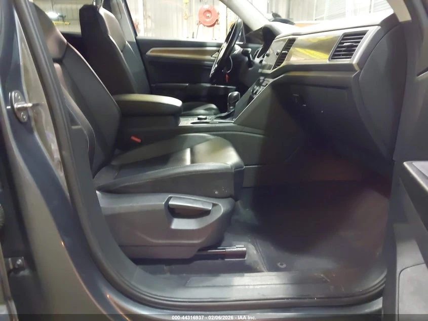 VW Atlas Volkswagen 3.6L V6 Se W/Technology, снимка 5 - Автомобили и джипове - 54141687