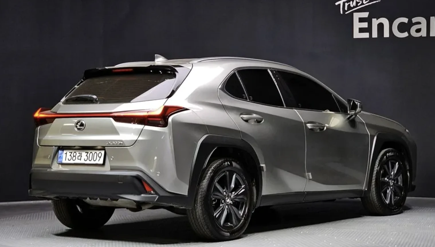 Lexus UX 300h ПОДГРЕВ* ОБДУХВАНЕ* 360КАМЕРА* КЕЙЛЕС* , снимка 2 - Автомобили и джипове - 54157342