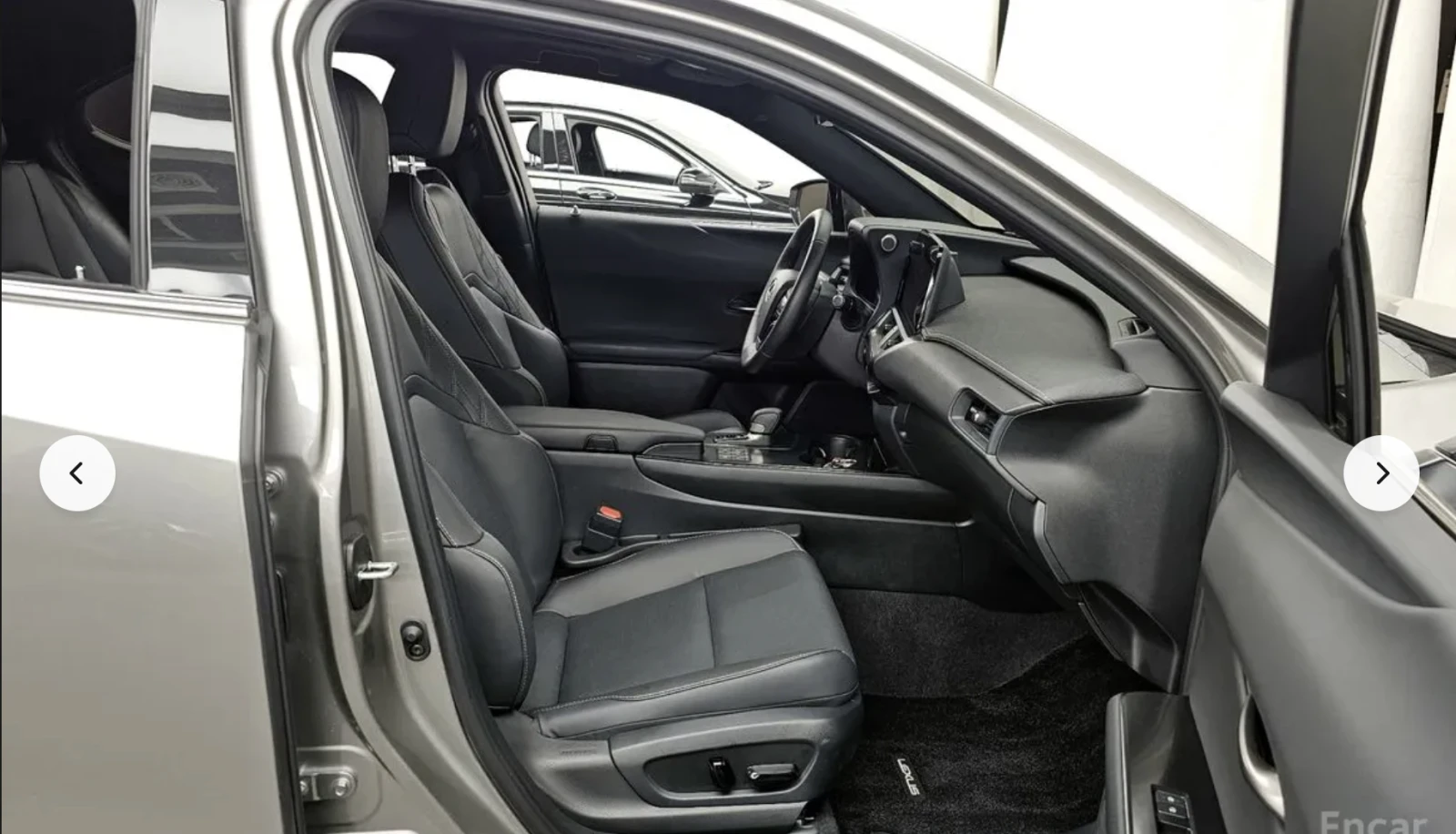 Lexus UX 300h ПОДГРЕВ* ОБДУХВАНЕ* 360КАМЕРА* КЕЙЛЕС* , снимка 13 - Автомобили и джипове - 54157342