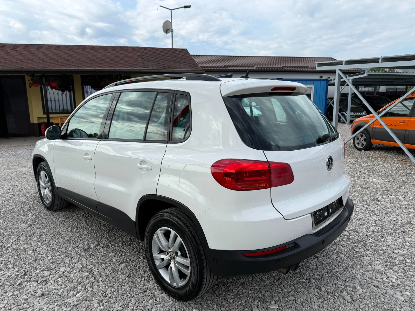 VW Tiguan 2.0 TDI НОВ ВНОС !! FACE LIFT !! ЕВРО 5 !! , снимка 5 - Автомобили и джипове - 55776512