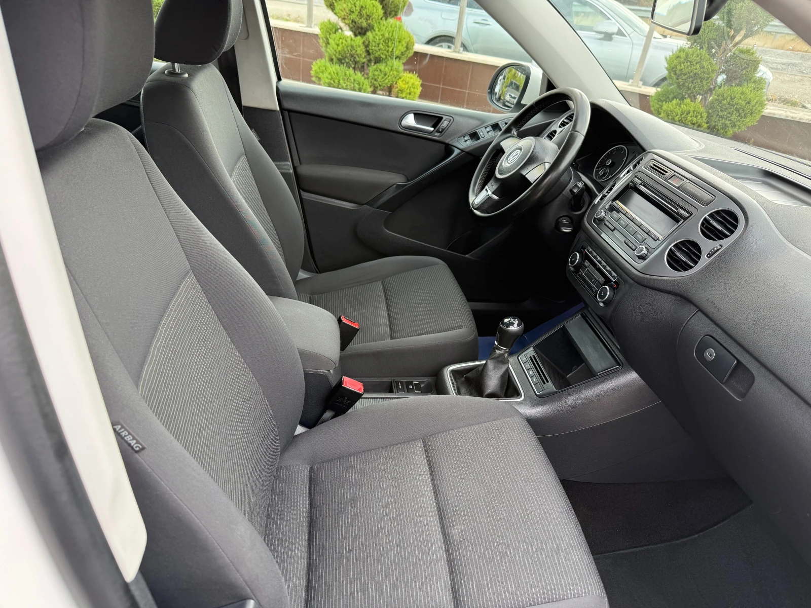VW Tiguan 2.0 TDI НОВ ВНОС !! FACE LIFT !! ЕВРО 5 !! , снимка 10 - Автомобили и джипове - 55776512