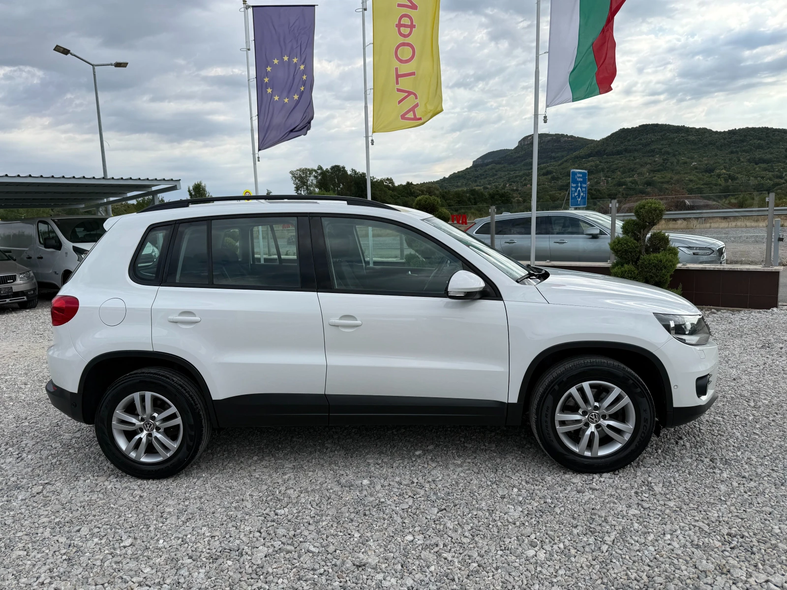 VW Tiguan 2.0 TDI НОВ ВНОС !! FACE LIFT !! ЕВРО 5 !! , снимка 2 - Автомобили и джипове - 55776512