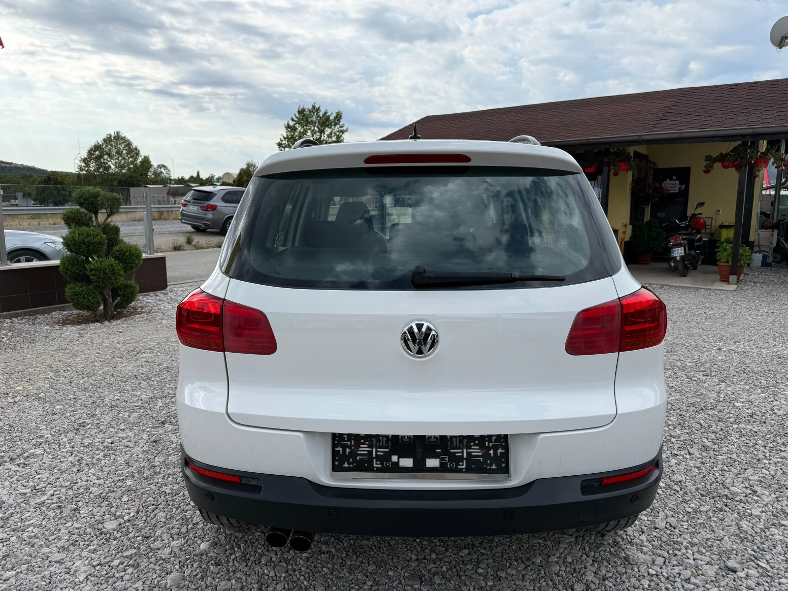 VW Tiguan 2.0 TDI НОВ ВНОС !! FACE LIFT !! ЕВРО 5 !! , снимка 4 - Автомобили и джипове - 55776512