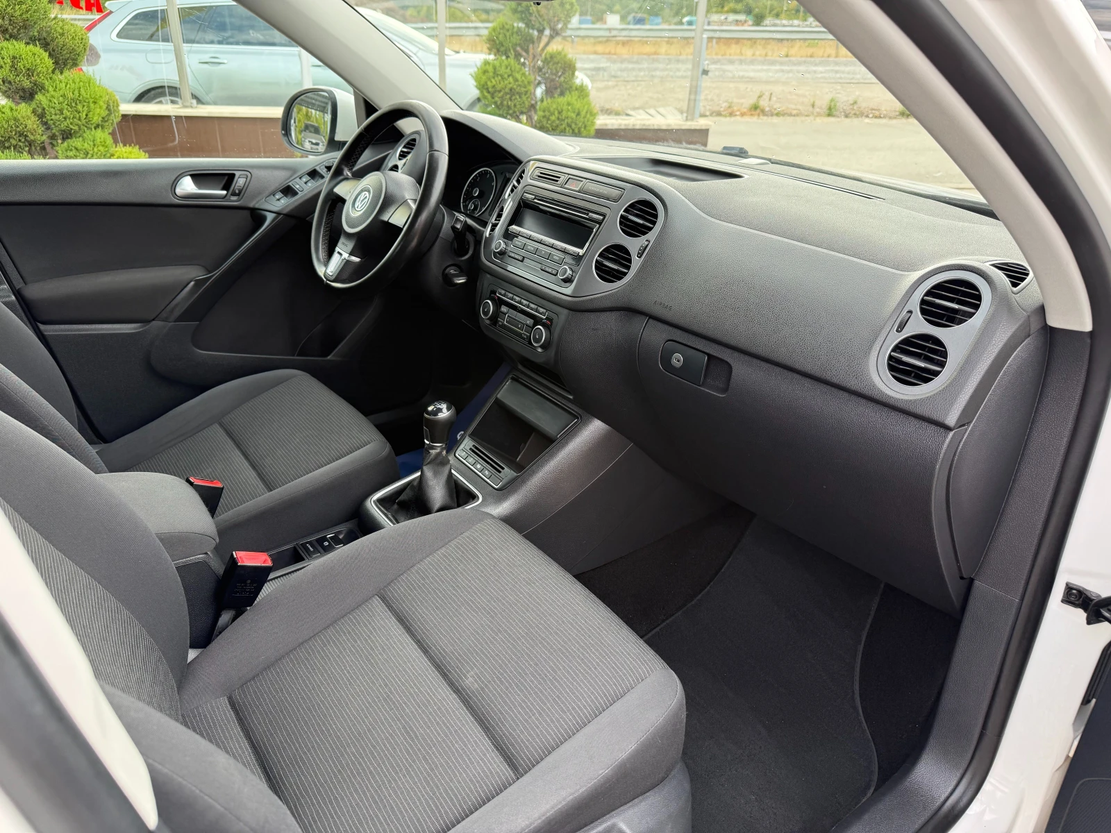 VW Tiguan 2.0 TDI НОВ ВНОС !! FACE LIFT !! ЕВРО 5 !! , снимка 9 - Автомобили и джипове - 55776512