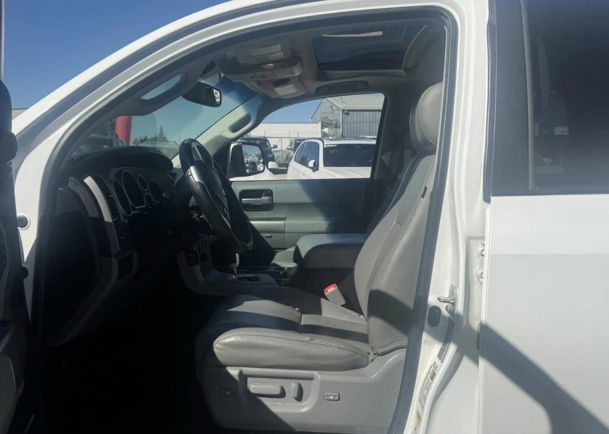 Toyota Sequoia LIMITED * FACELIFT * 4WD * TV * 8 ����� * CARFAX  | Mobile.bg � ����������� 6