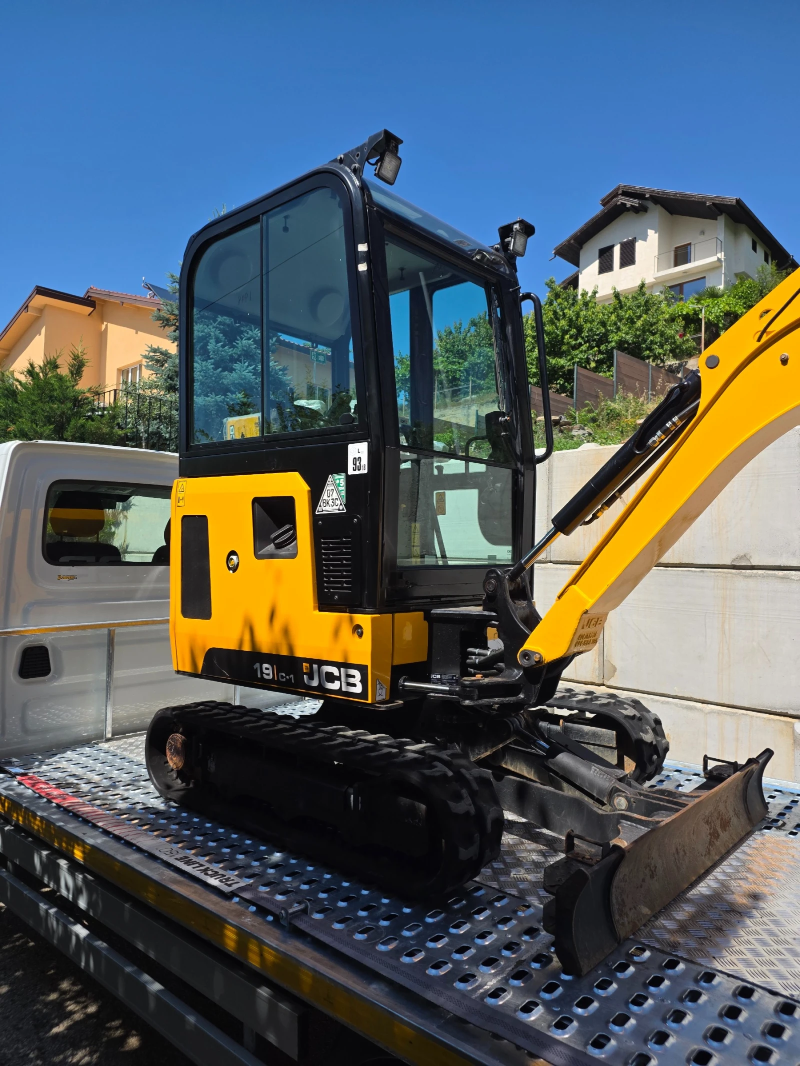 Багер JCB 19C-1
