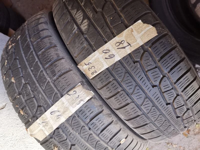 Гуми Зимни 235/60R18, снимка 1 - Гуми и джанти - 46829773