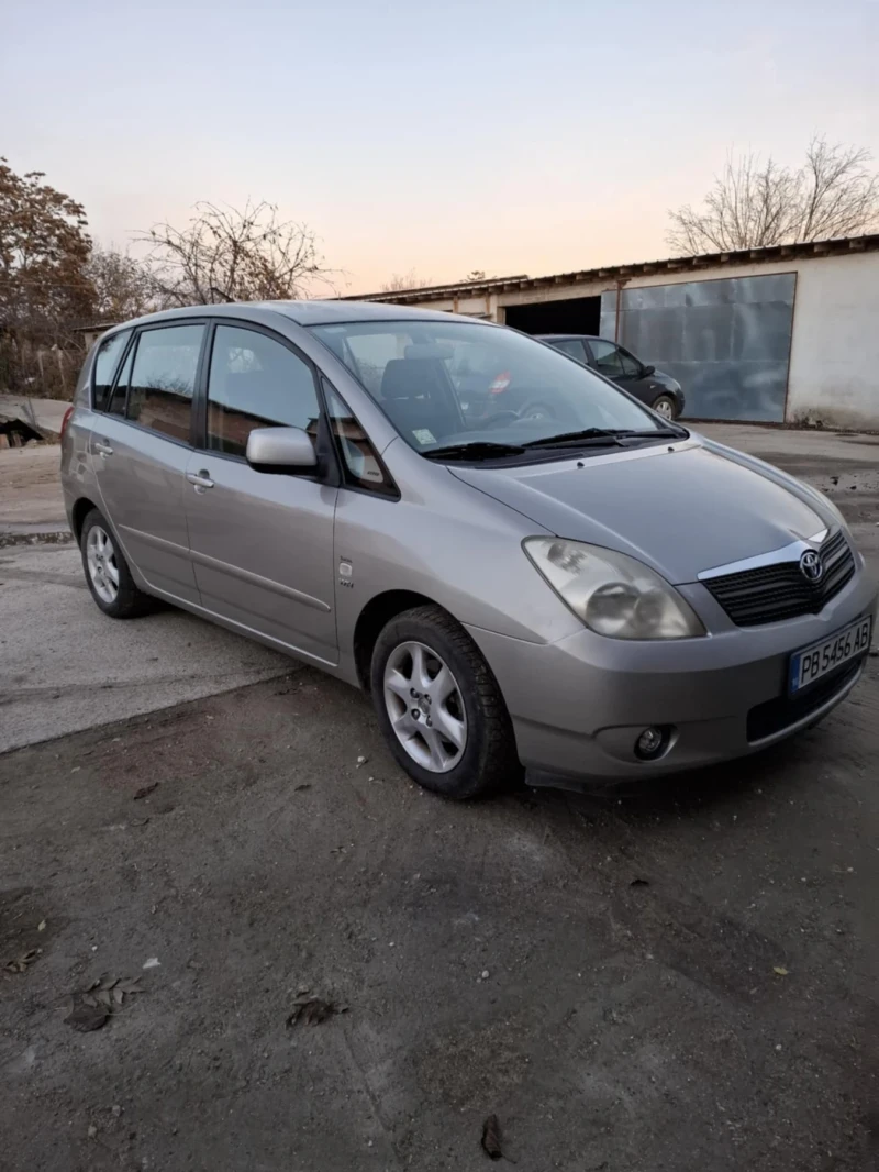 Toyota Corolla verso 1.8, снимка 2 - Автомобили и джипове - 48056772